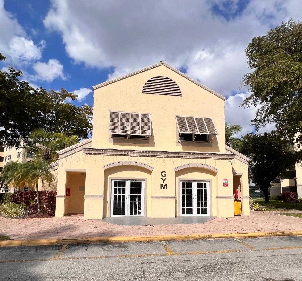 Small Image of 8100 GENEVA CT #333, Doral Number 22