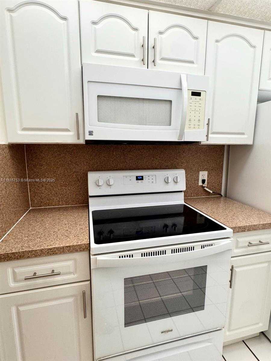 Small Image of 8100 GENEVA CT #333, Doral Number 5