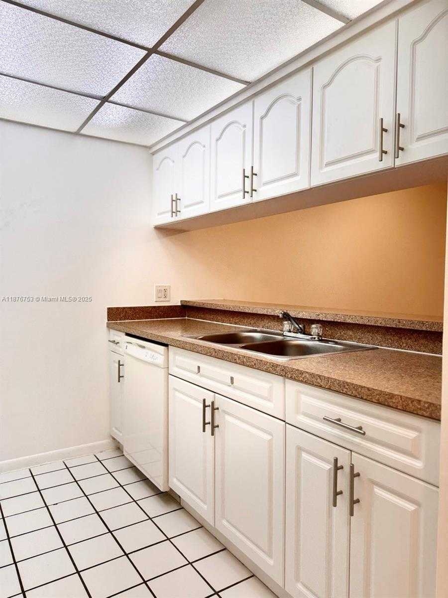 Small Image of 8100 GENEVA CT #333, Doral Number 6