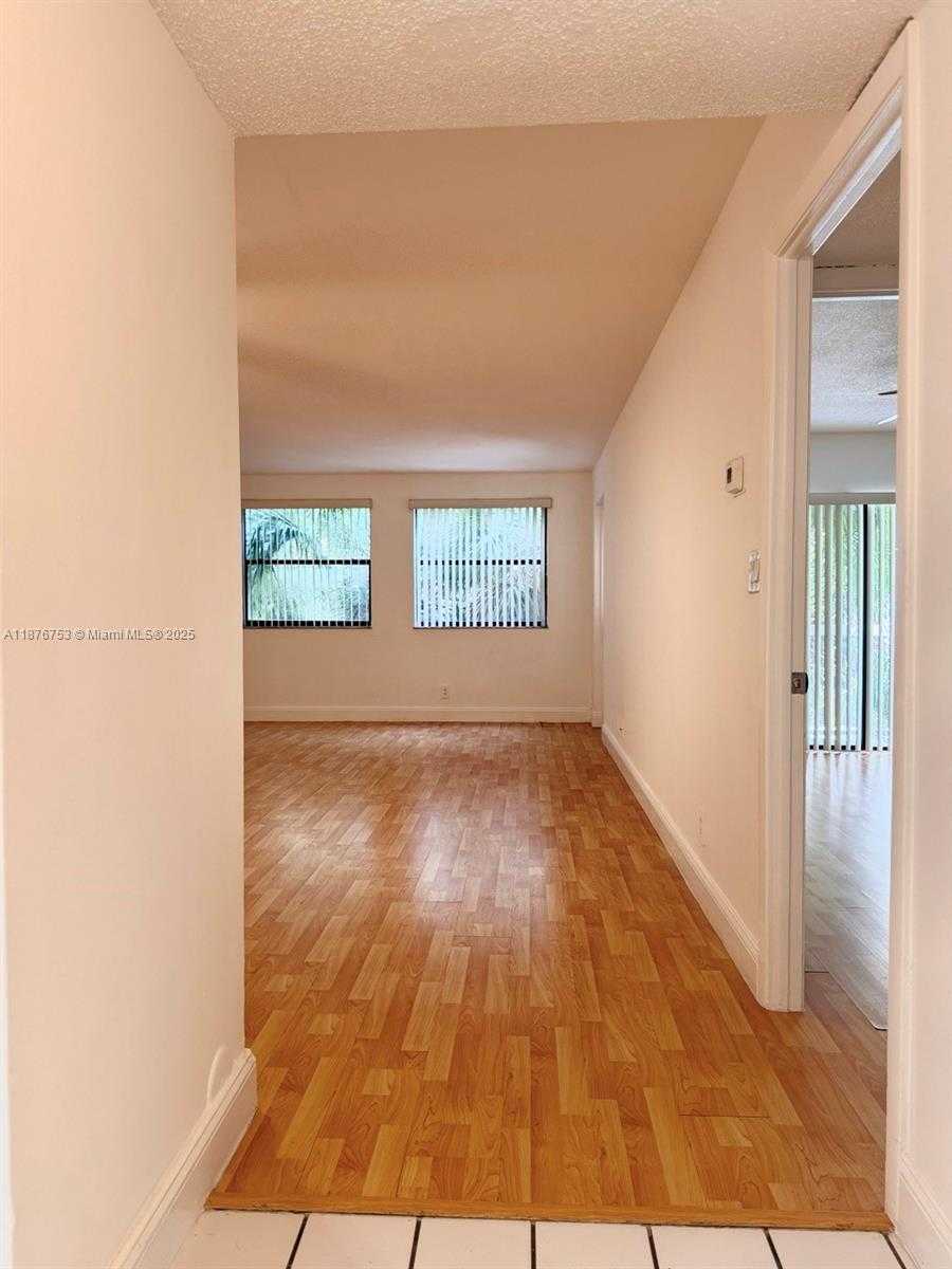 Small Image of 8100 GENEVA CT #333, Doral Number 7