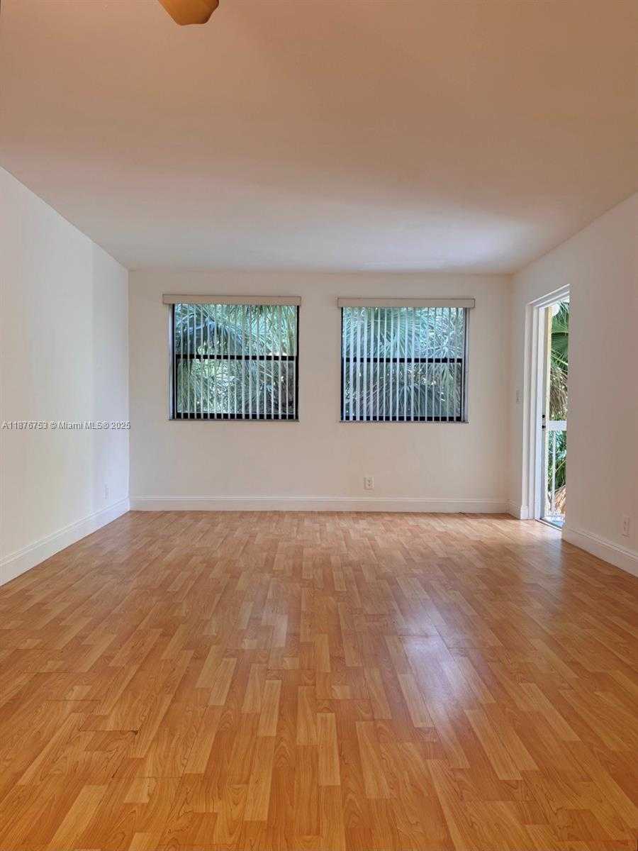 Small Image of 8100 GENEVA CT #333, Doral Number 9