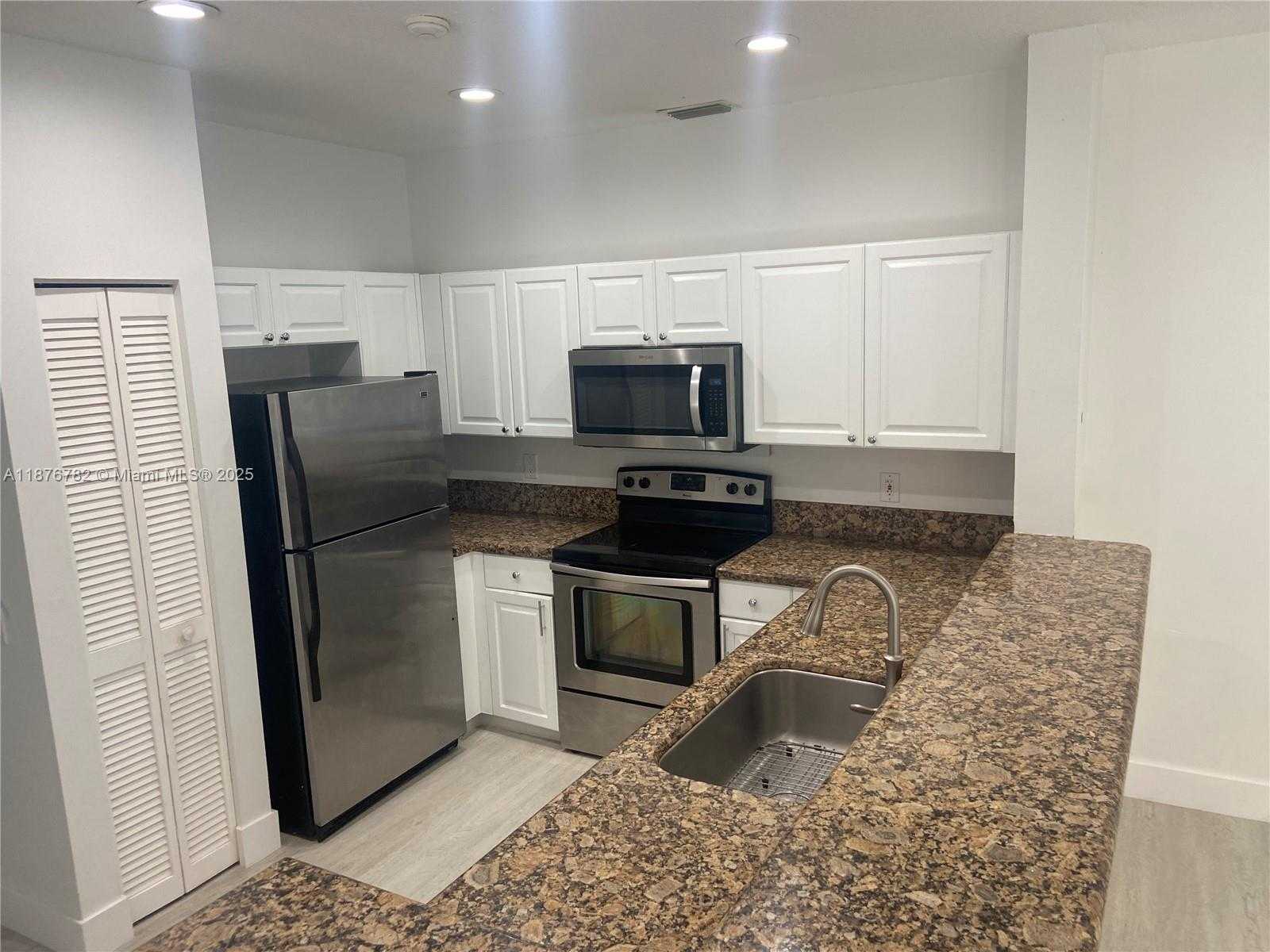 Small Image of 241 EAST BAYRIDGE DR, Weston Number 10