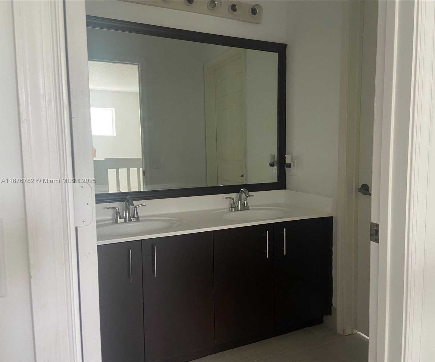 Small Image of 241 EAST BAYRIDGE DR, Weston Number 13