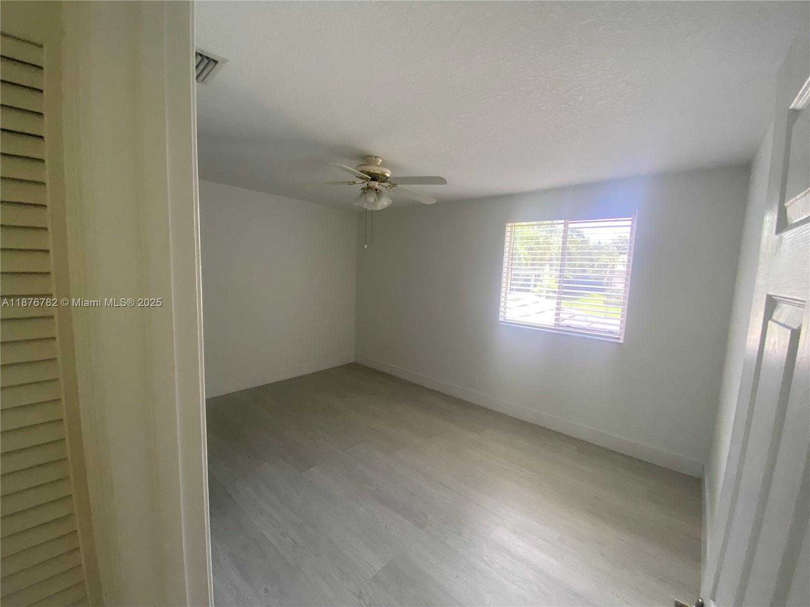 Small Image of 241 EAST BAYRIDGE DR, Weston Number 14