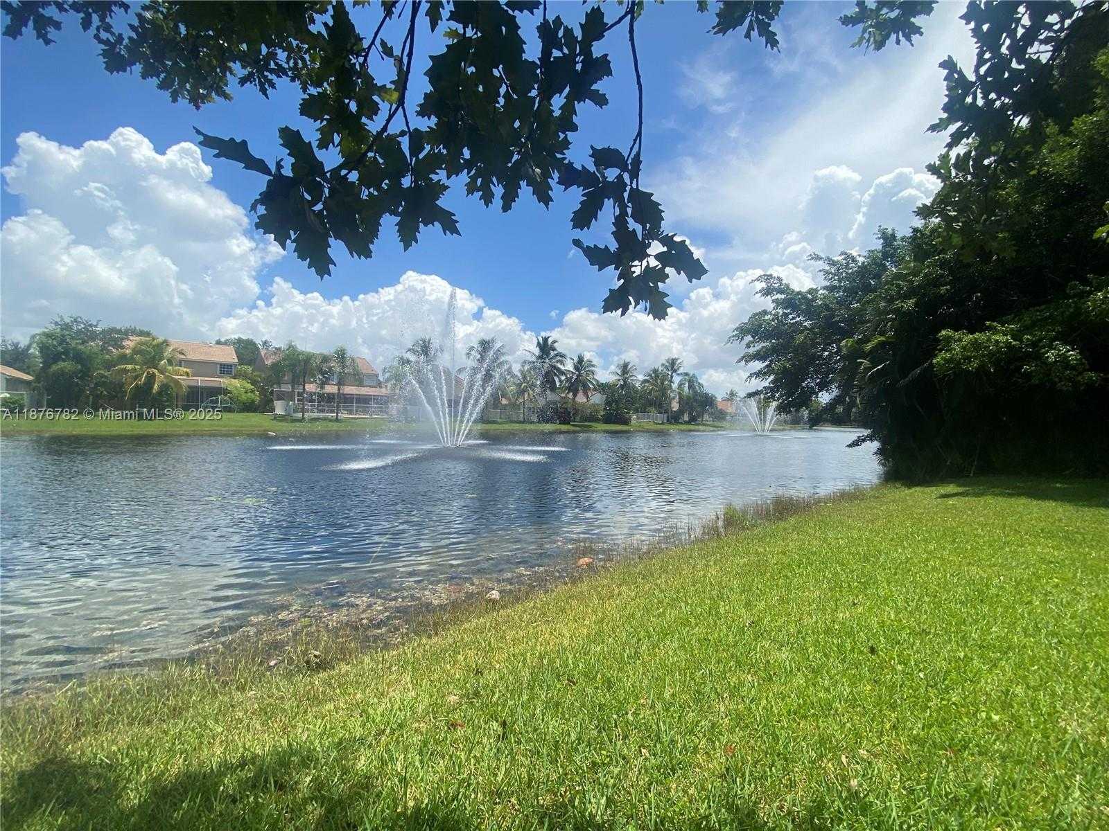 Small Image of 241 EAST BAYRIDGE DR, Weston Number 4