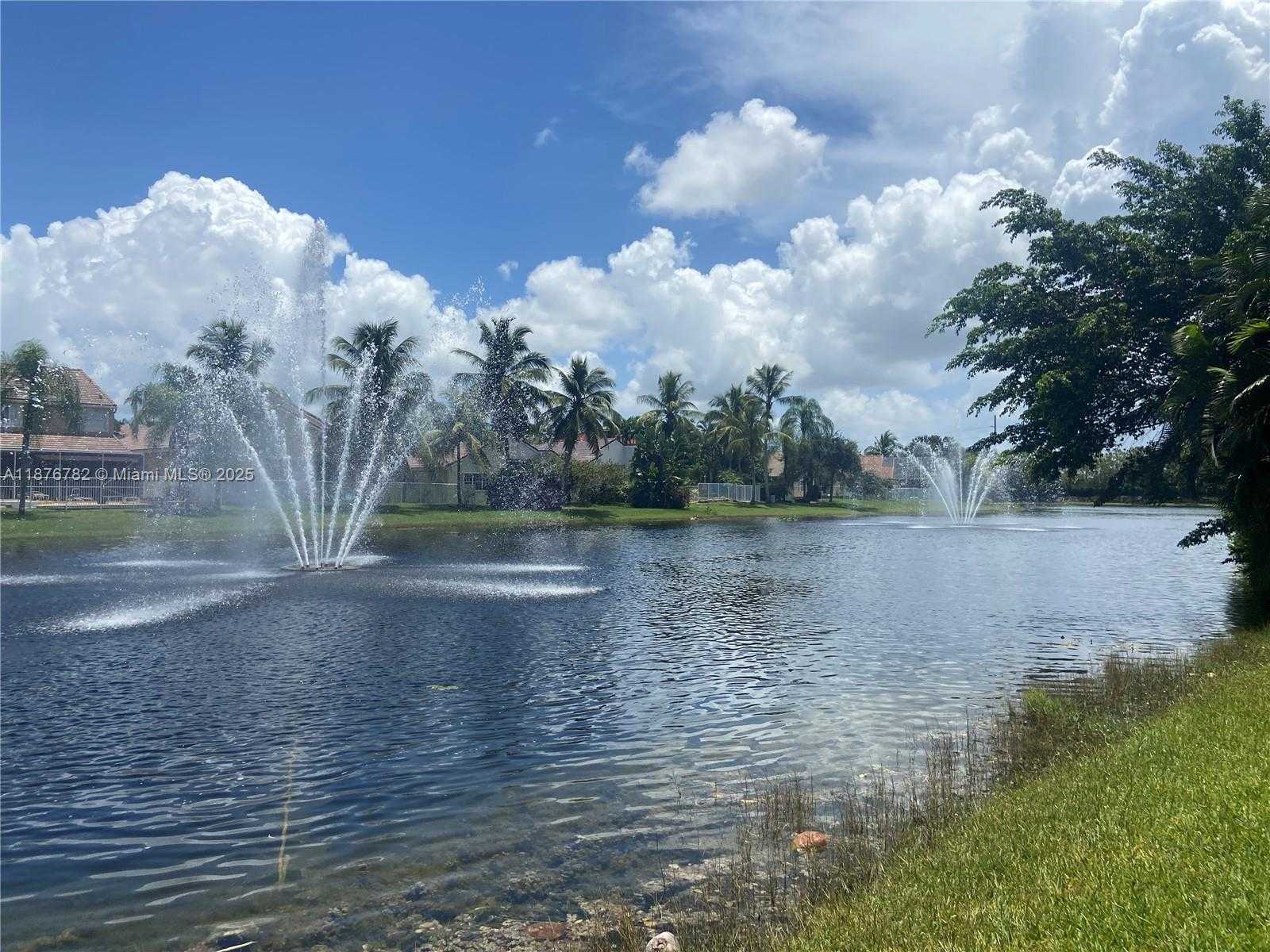 Small Image of 241 EAST BAYRIDGE DR, Weston Number 5