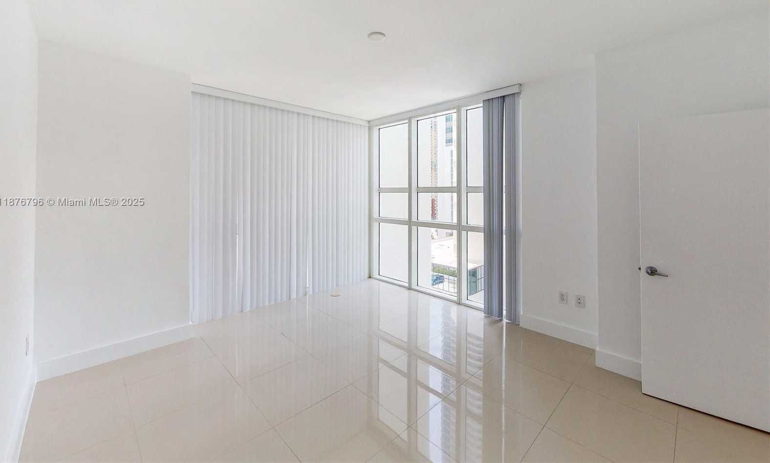Small Image of 951 BRICKELL AVE #810, Miami Number 14