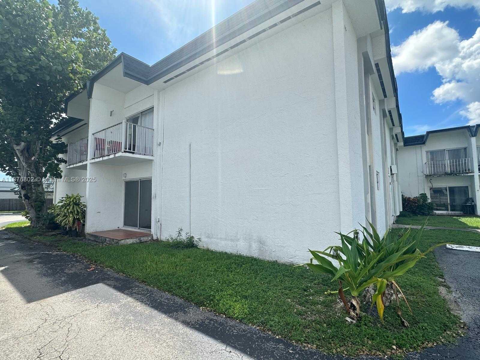Small Image of 7215 SOUTH WEST 94TH PL #H1, Miami Number 18