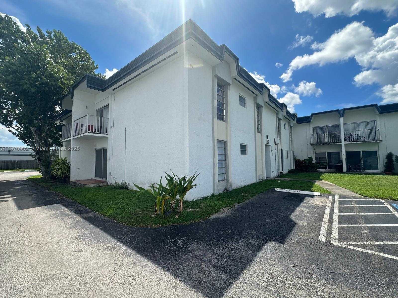 Small Image of 7215 SOUTH WEST 94TH PL #H1, Miami Number 2