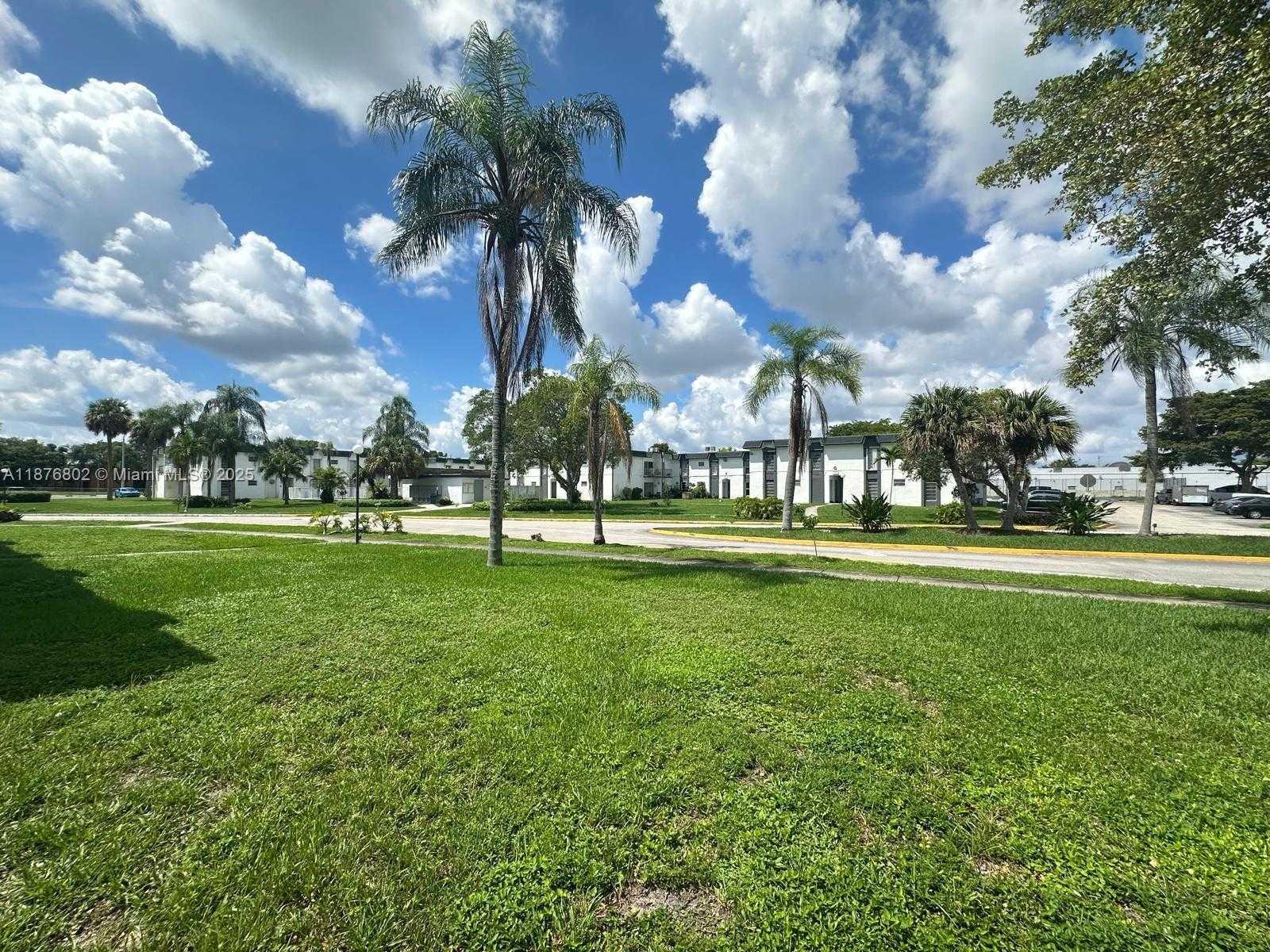 Small Image of 7215 SOUTH WEST 94TH PL #H1, Miami Number 22