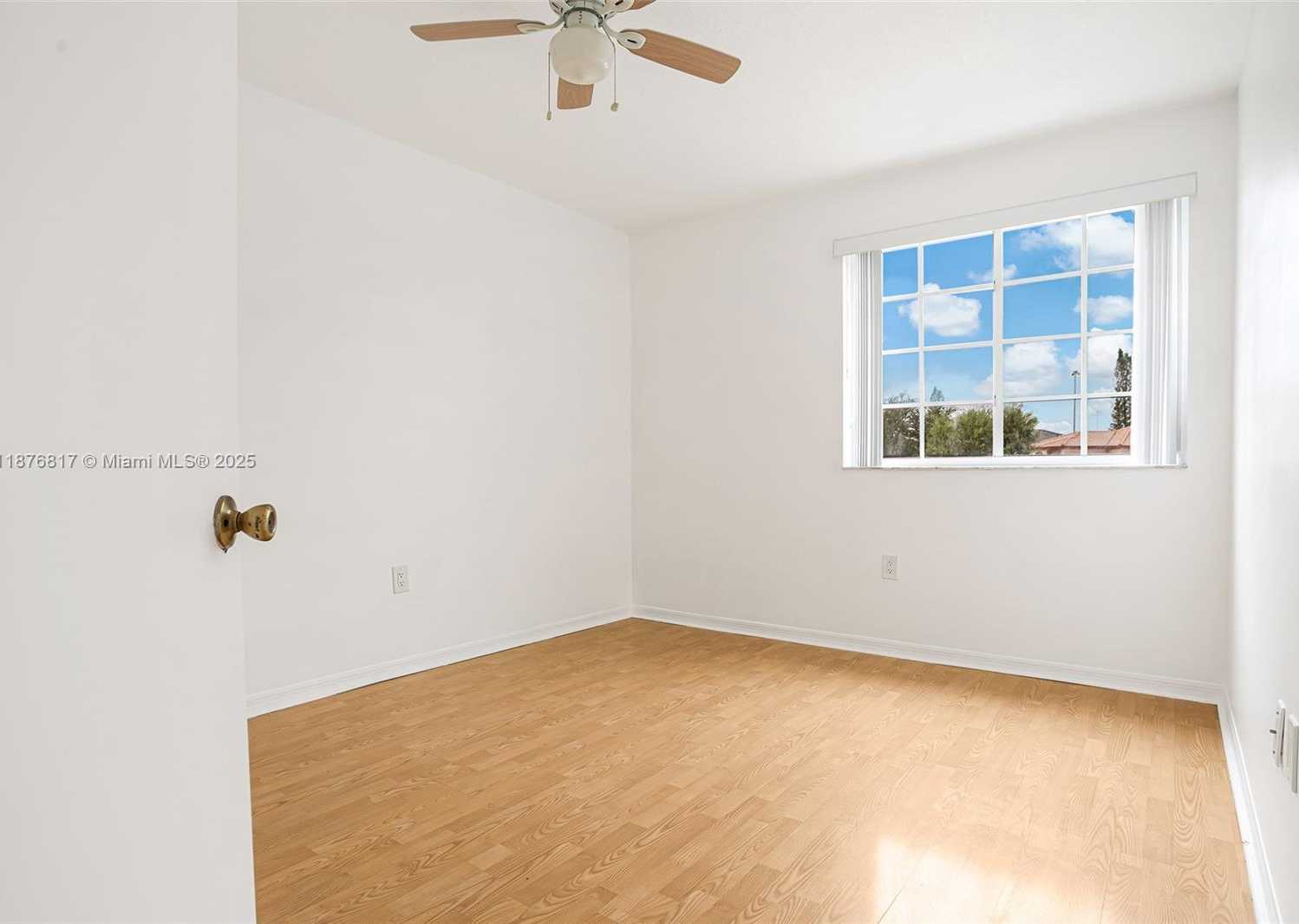 Small Image of 19921 NORTH WEST 86TH AVE, Hialeah Number 13
