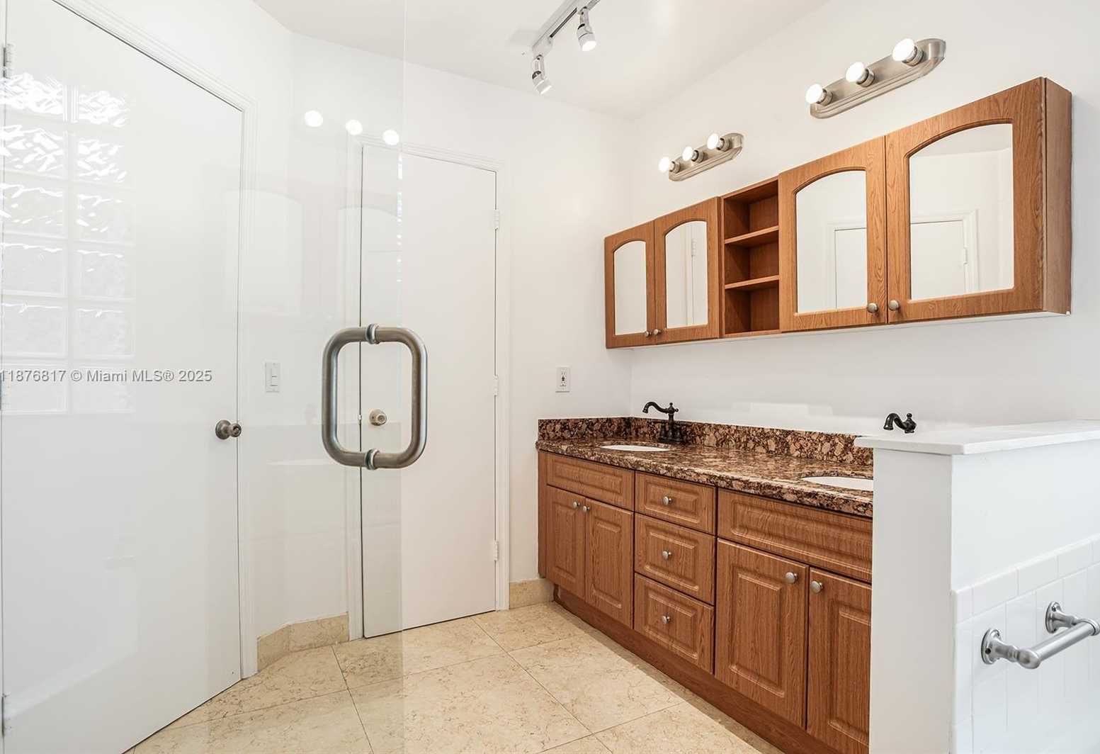 Small Image of 19921 NORTH WEST 86TH AVE, Hialeah Number 17