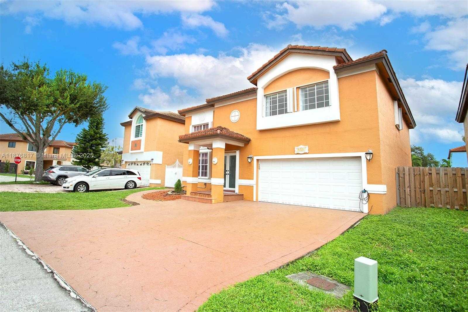 Small Image of 19921 NORTH WEST 86TH AVE, Hialeah Number 2