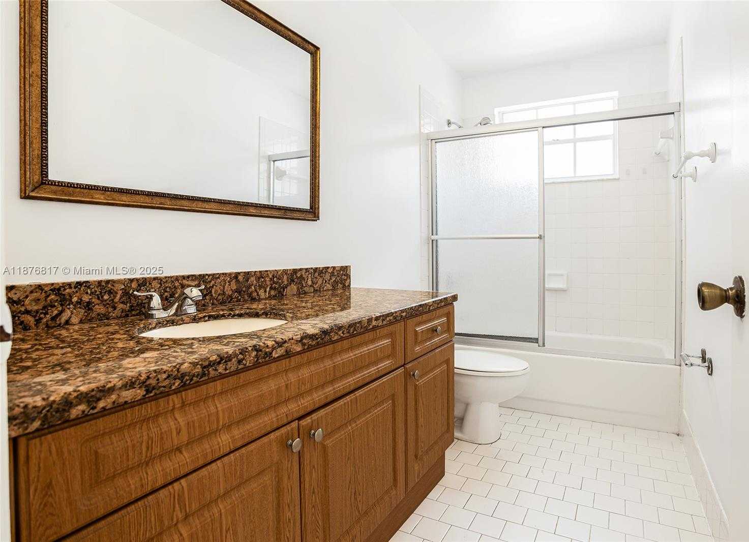 Small Image of 19921 NORTH WEST 86TH AVE, Hialeah Number 23