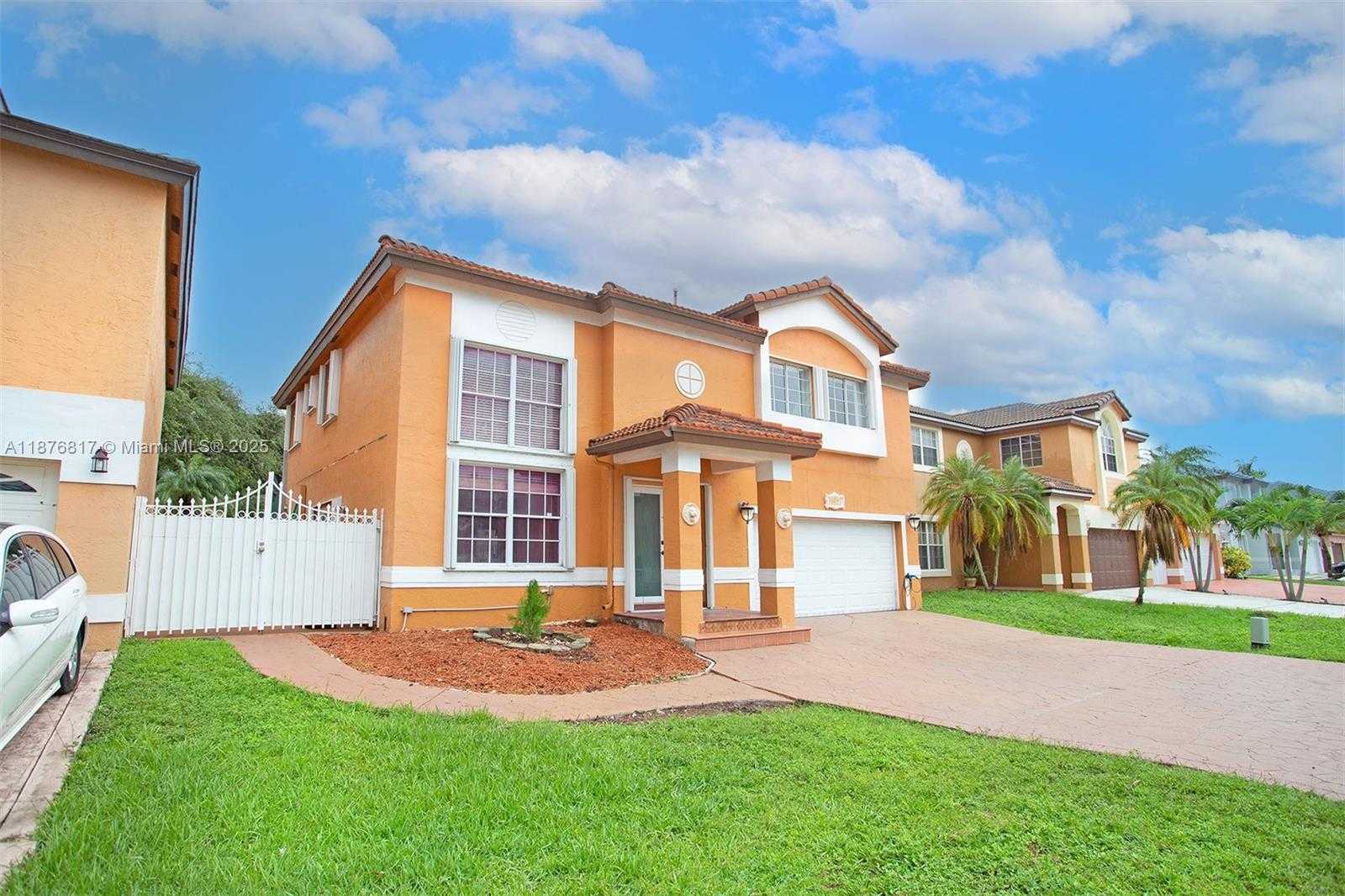 Small Image of 19921 NORTH WEST 86TH AVE, Hialeah Number 3