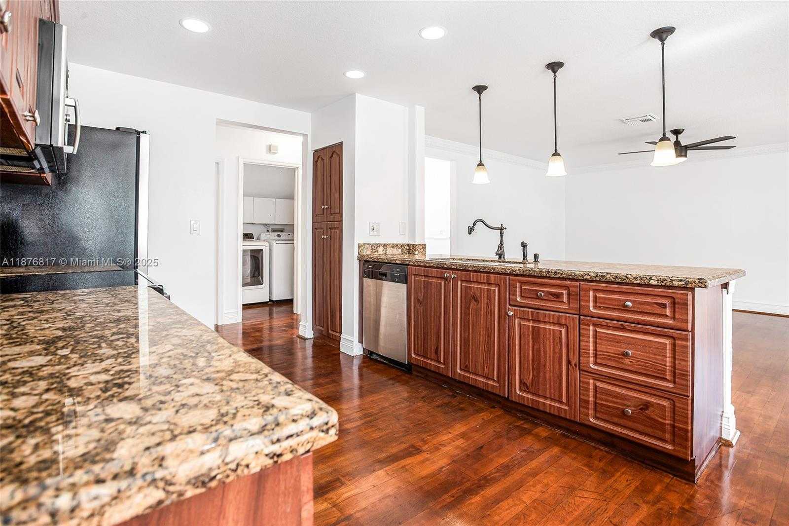 Small Image of 19921 NORTH WEST 86TH AVE, Hialeah Number 36