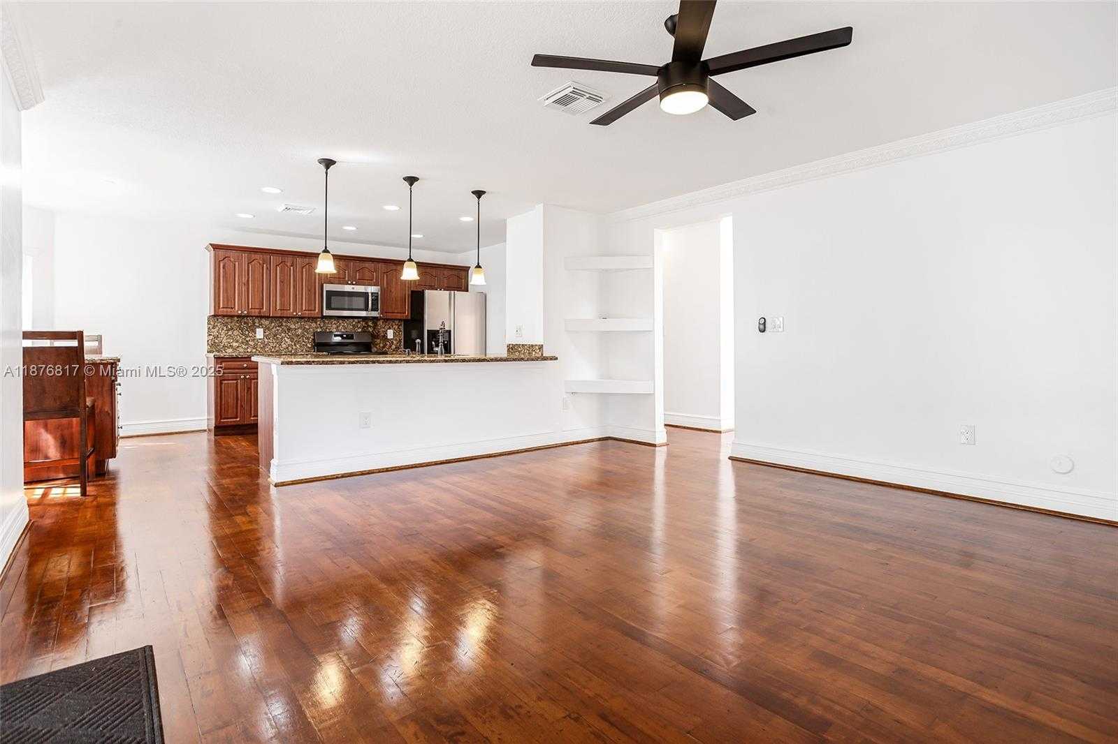 Small Image of 19921 NORTH WEST 86TH AVE, Hialeah Number 44