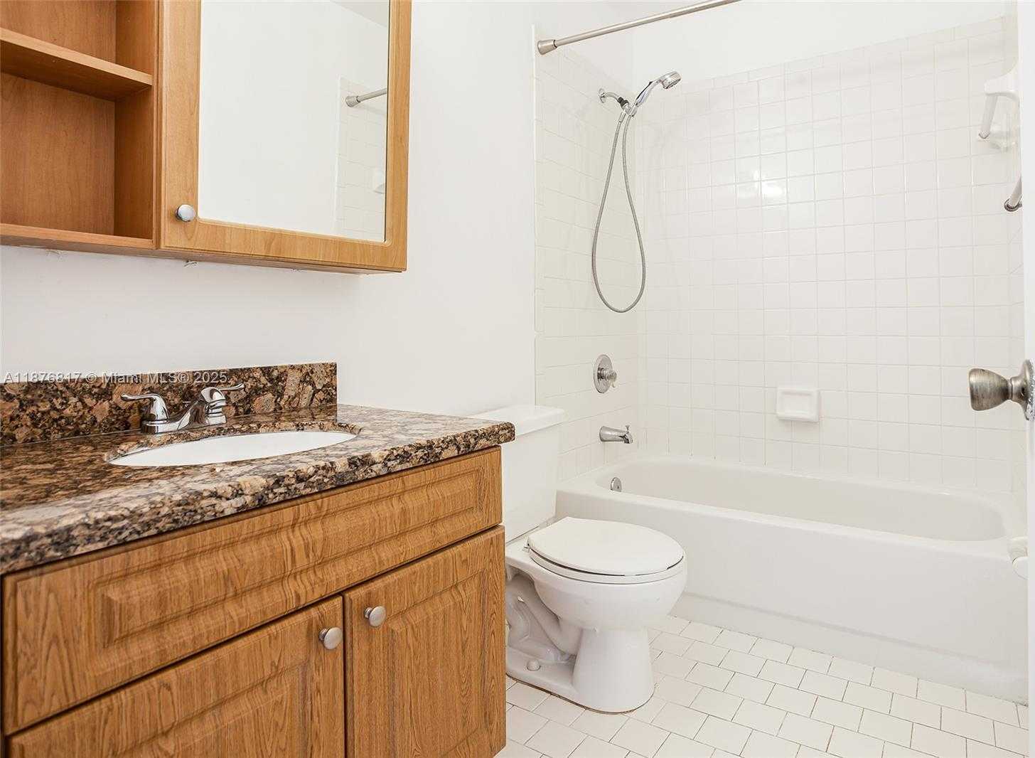 Small Image of 19921 NORTH WEST 86TH AVE, Hialeah Number 8
