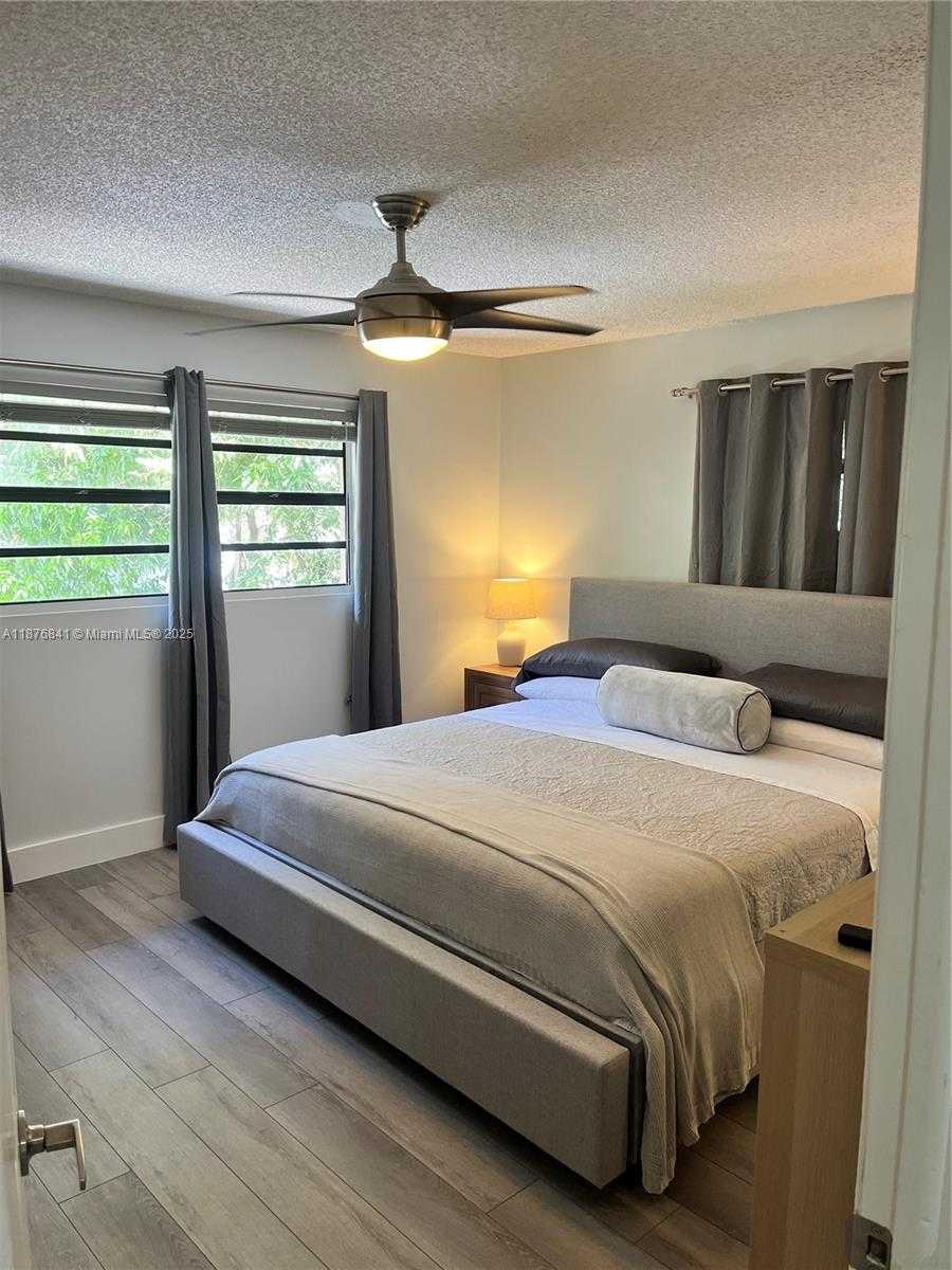 Small Image of North Miami Beach Number 16