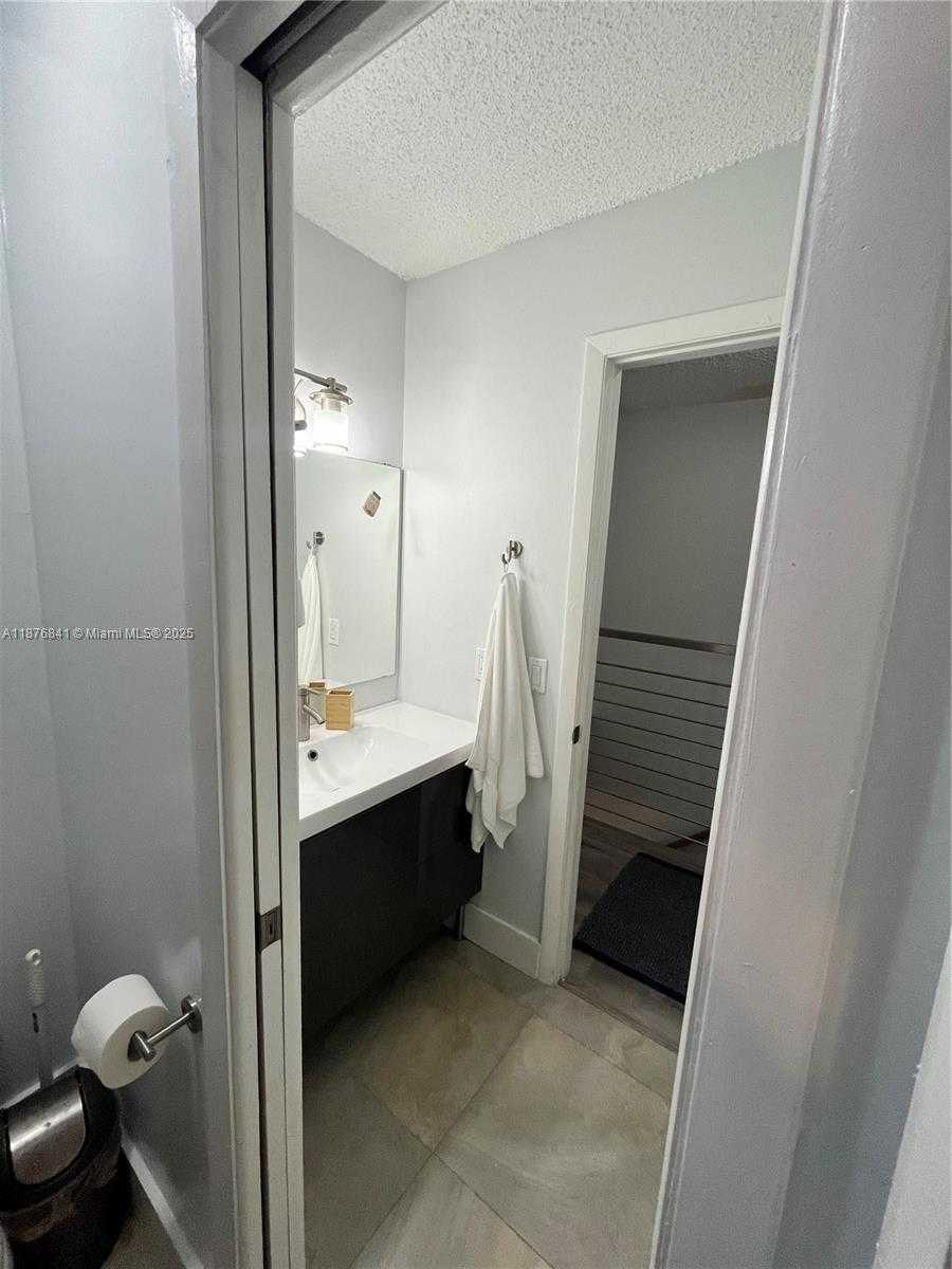 Small Image of North Miami Beach Number 24