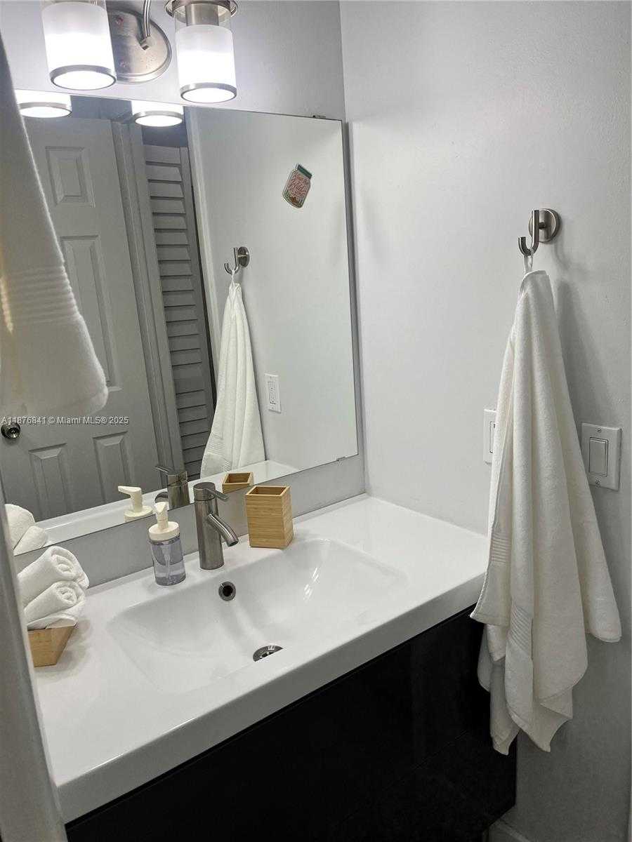 Small Image of North Miami Beach Number 25