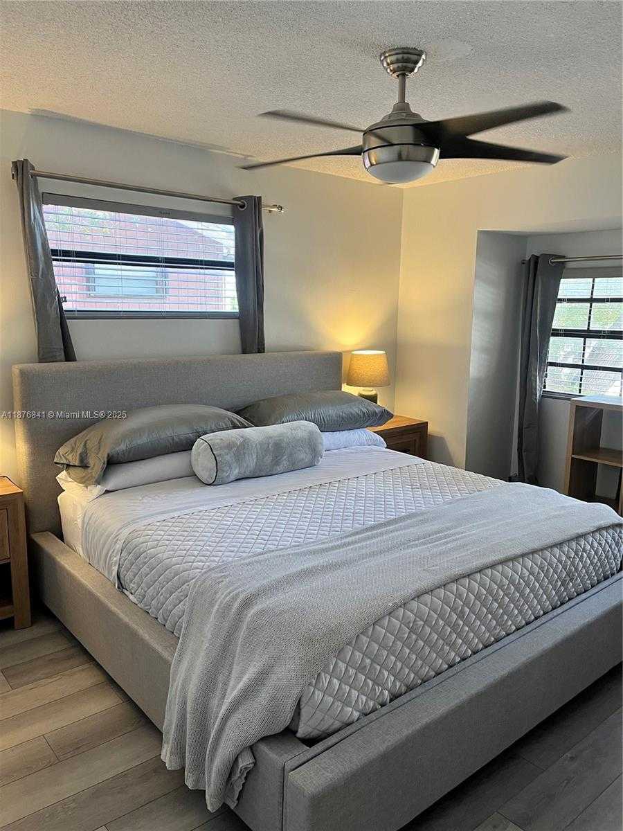 Small Image of North Miami Beach Number 27