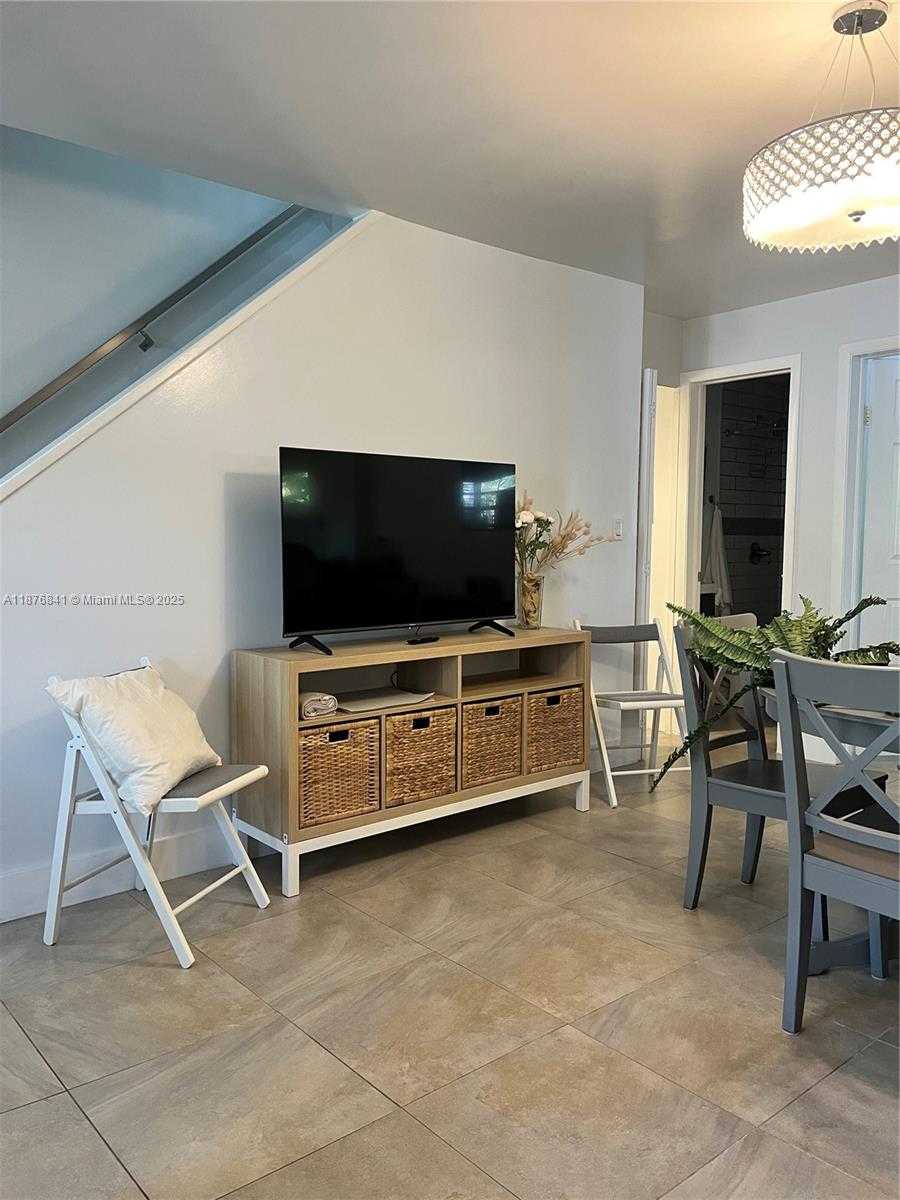 Small Image of North Miami Beach Number 31