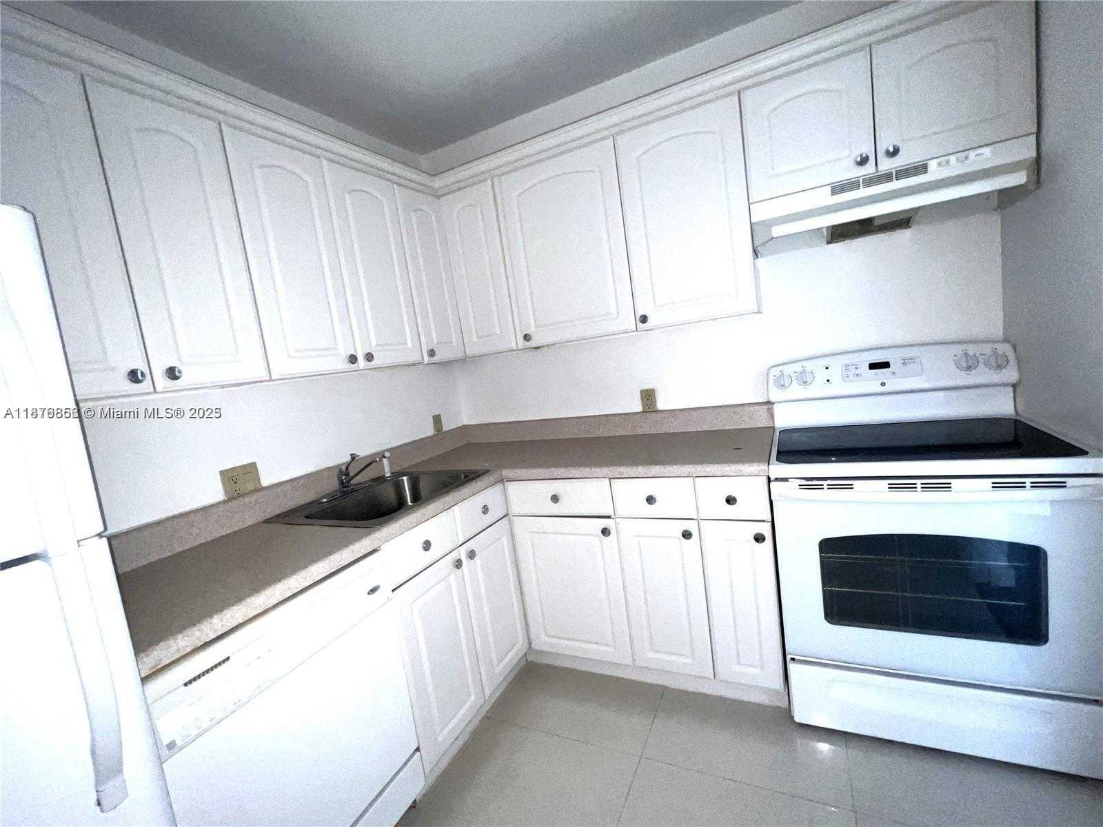 Small Image of 3675 NORTH COUNTRY CLUB DR #507, Aventura Number 3
