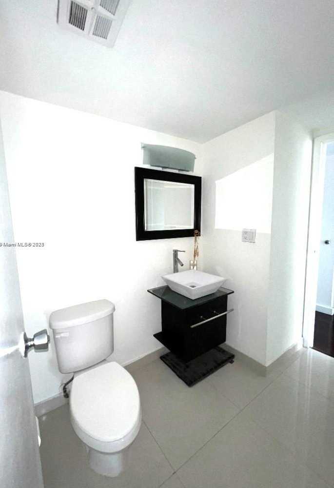 Small Image of 3675 NORTH COUNTRY CLUB DR #507, Aventura Number 7