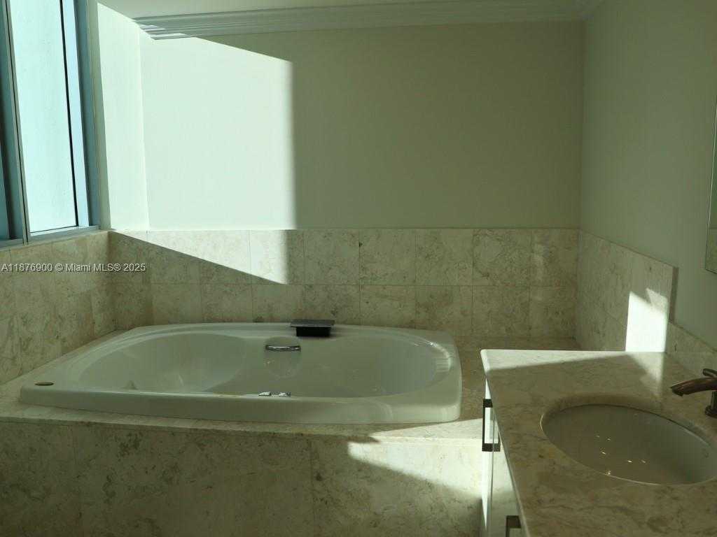 Small Image of 1331 BRICKELL BAY DR #2508, Miami Number 12