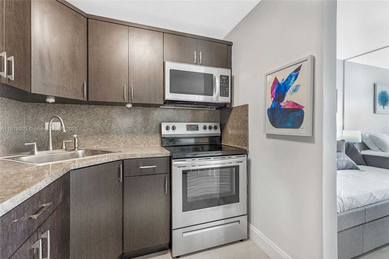 Small Image of 7904 WEST DR #715, North Bay Village Number 4