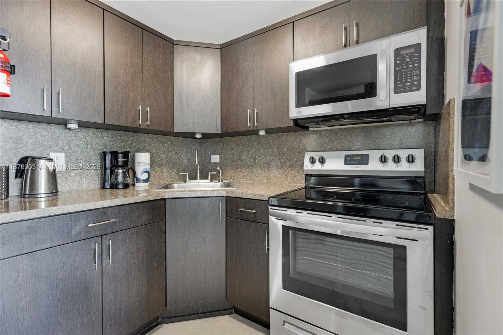 Small Image of 7904 WEST DR #715, North Bay Village Number 6