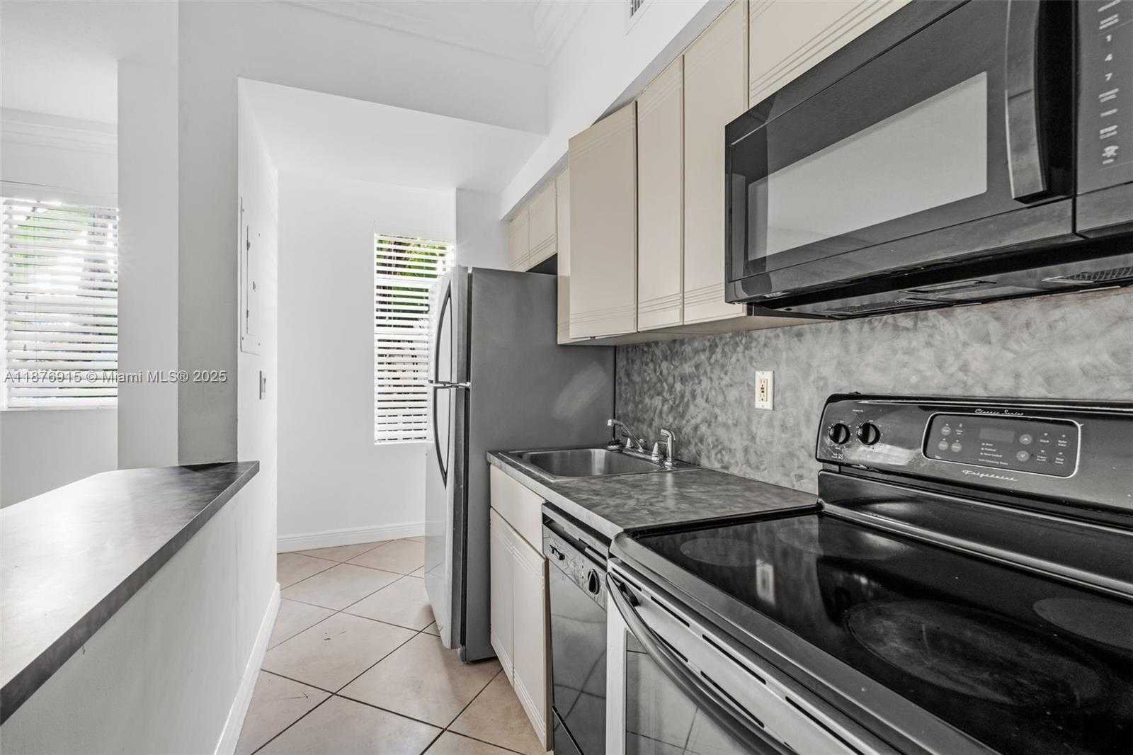 Small Image of 1559 MICHIGAN AVE #106, Miami Beach Number 11