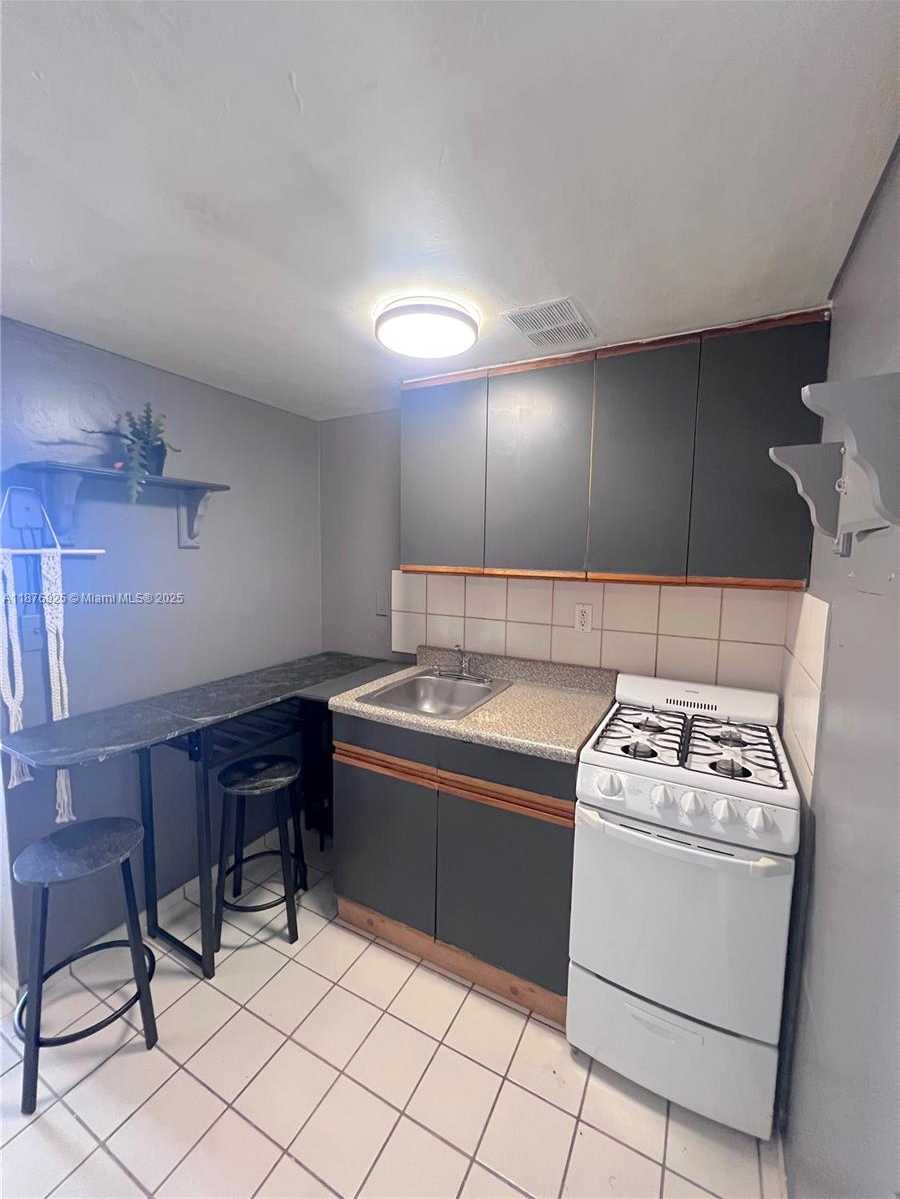 Small Image of 6484 INDIAN CREEK DR #133, Miami Beach Number 12