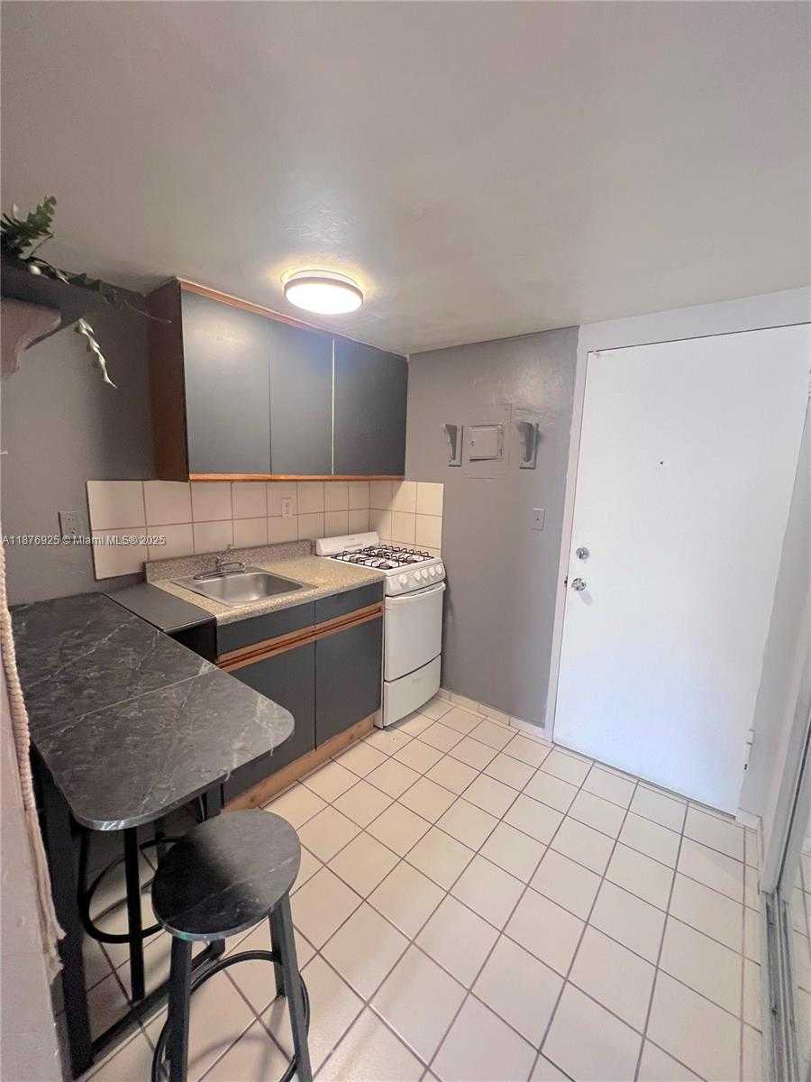 Small Image of 6484 INDIAN CREEK DR #133, Miami Beach Number 4