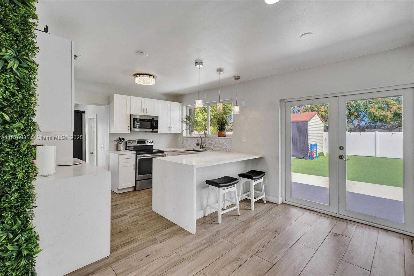 Small Image of 19625 NORTH WEST NW 6TH PL, Miami Gardens Number 10