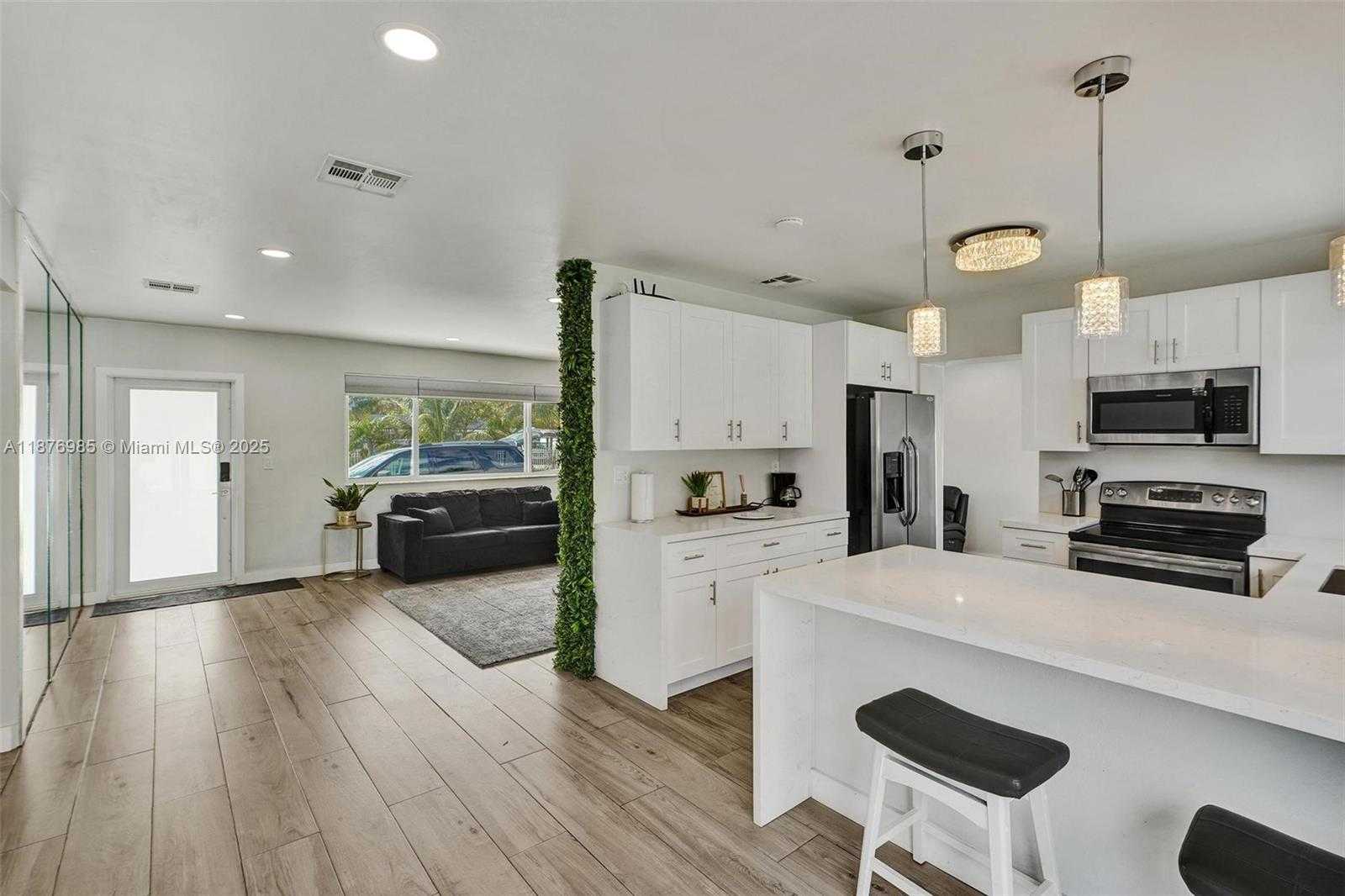 Small Image of 19625 NORTH WEST NW 6TH PL, Miami Gardens Number 12
