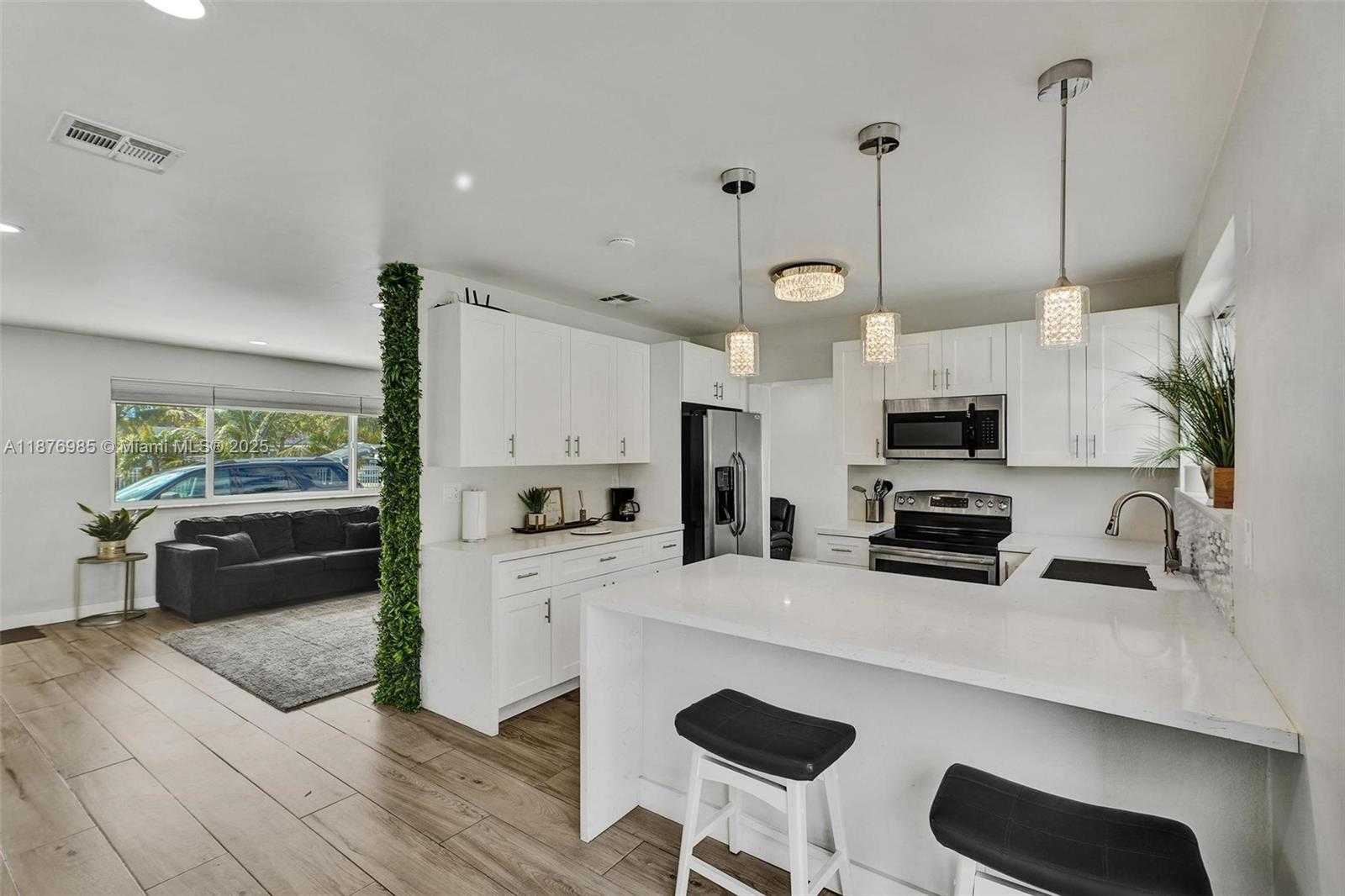 Small Image of 19625 NORTH WEST NW 6TH PL, Miami Gardens Number 13