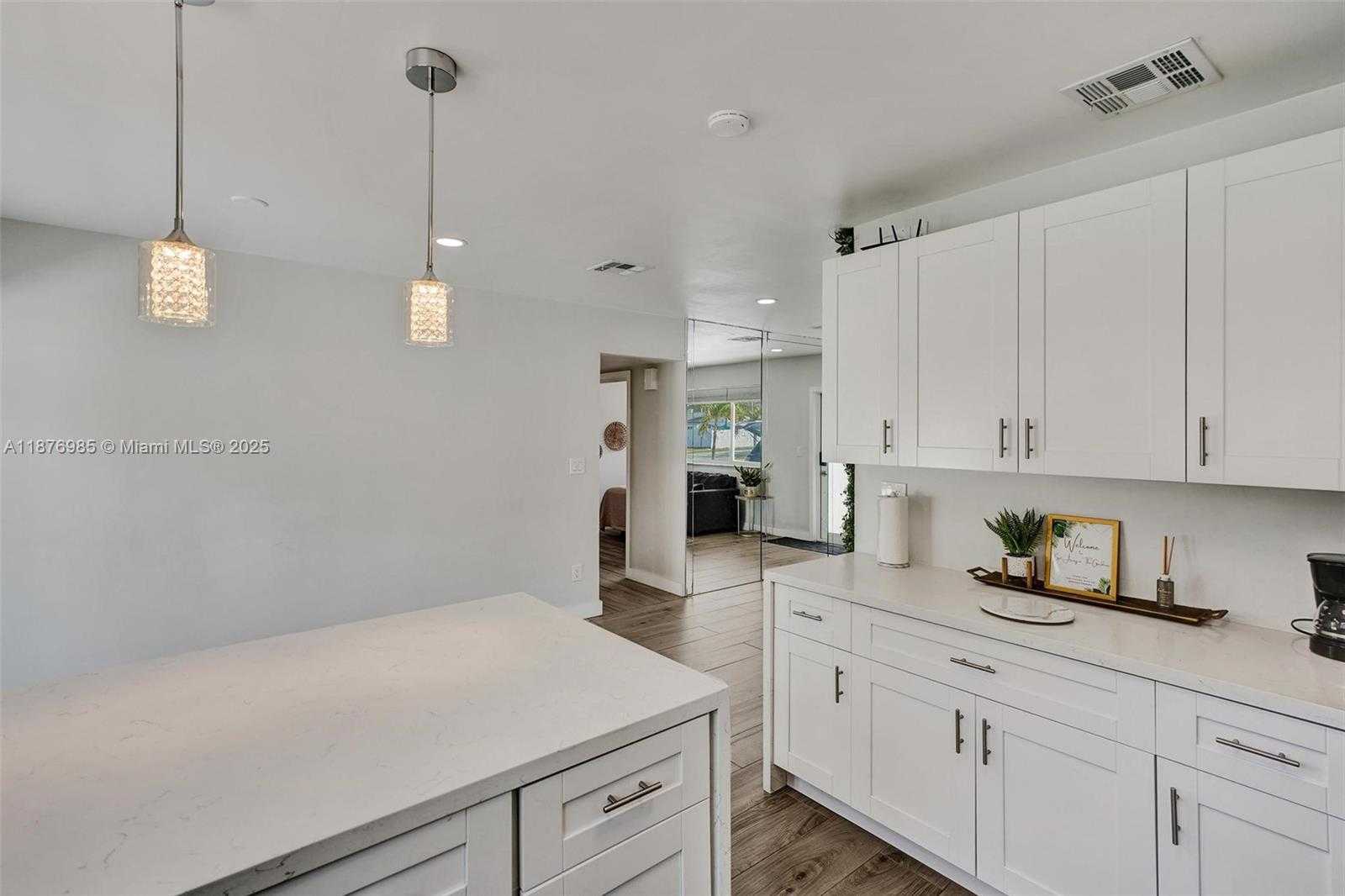 Small Image of 19625 NORTH WEST NW 6TH PL, Miami Gardens Number 14