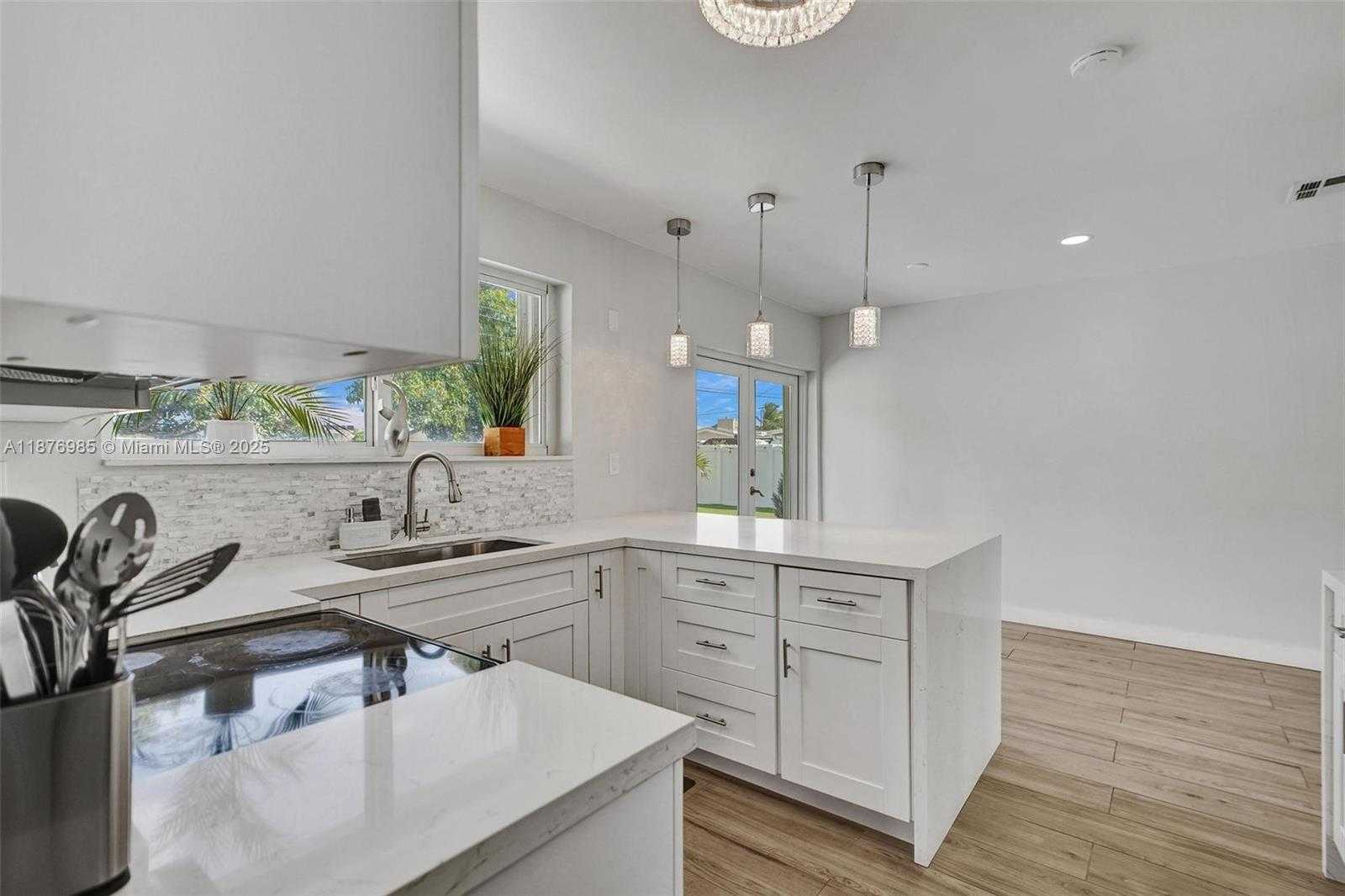 Small Image of 19625 NORTH WEST NW 6TH PL, Miami Gardens Number 15