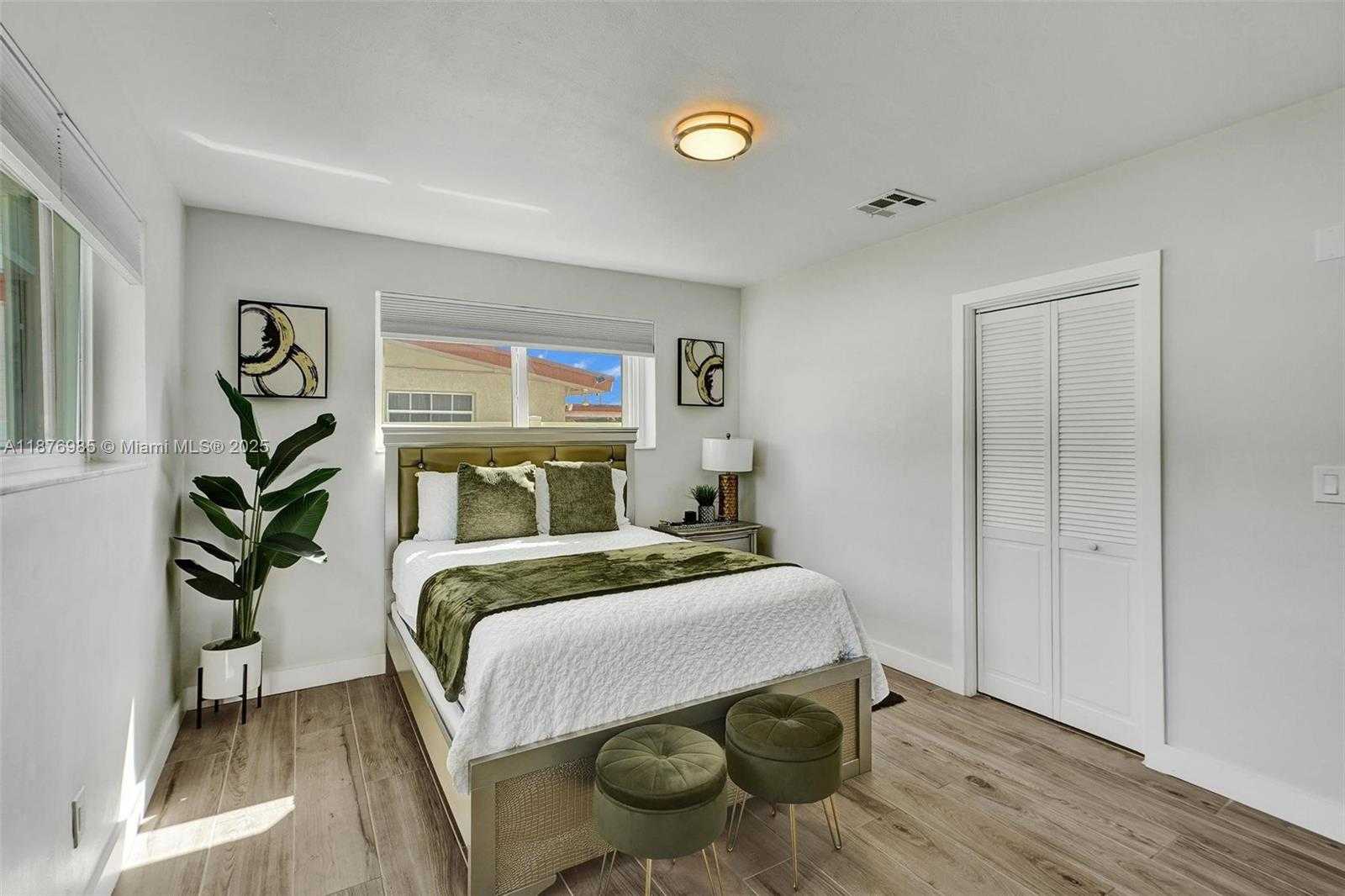 Small Image of 19625 NORTH WEST NW 6TH PL, Miami Gardens Number 16