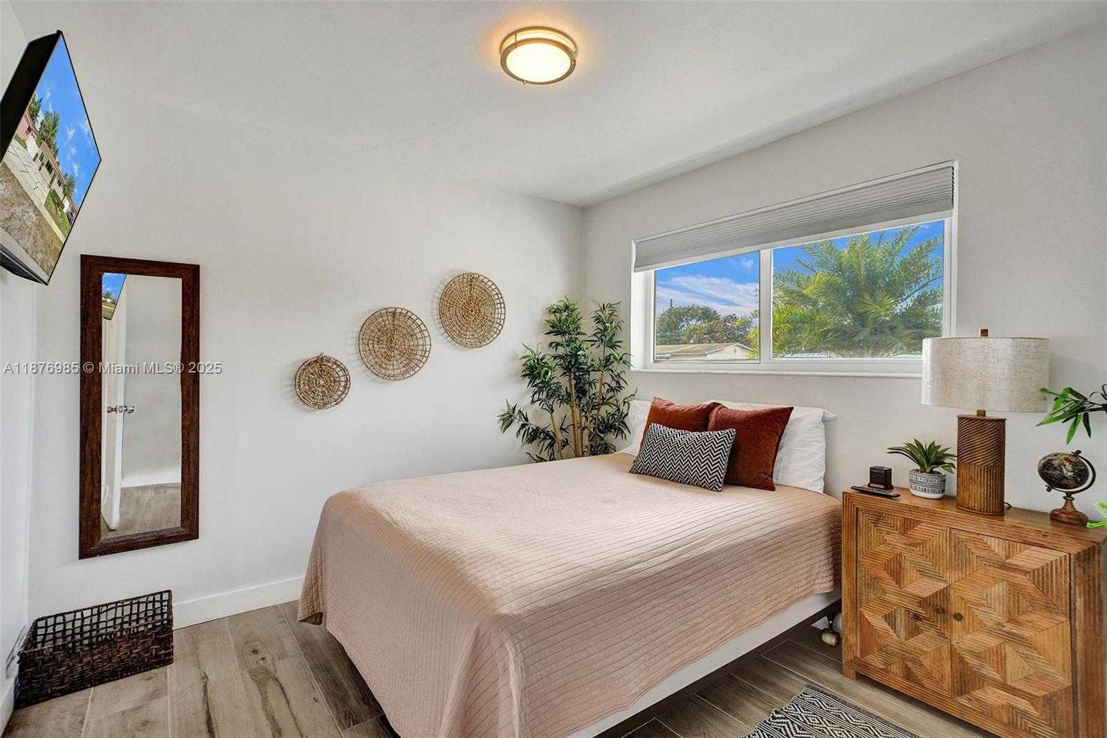 Small Image of 19625 NORTH WEST NW 6TH PL, Miami Gardens Number 24