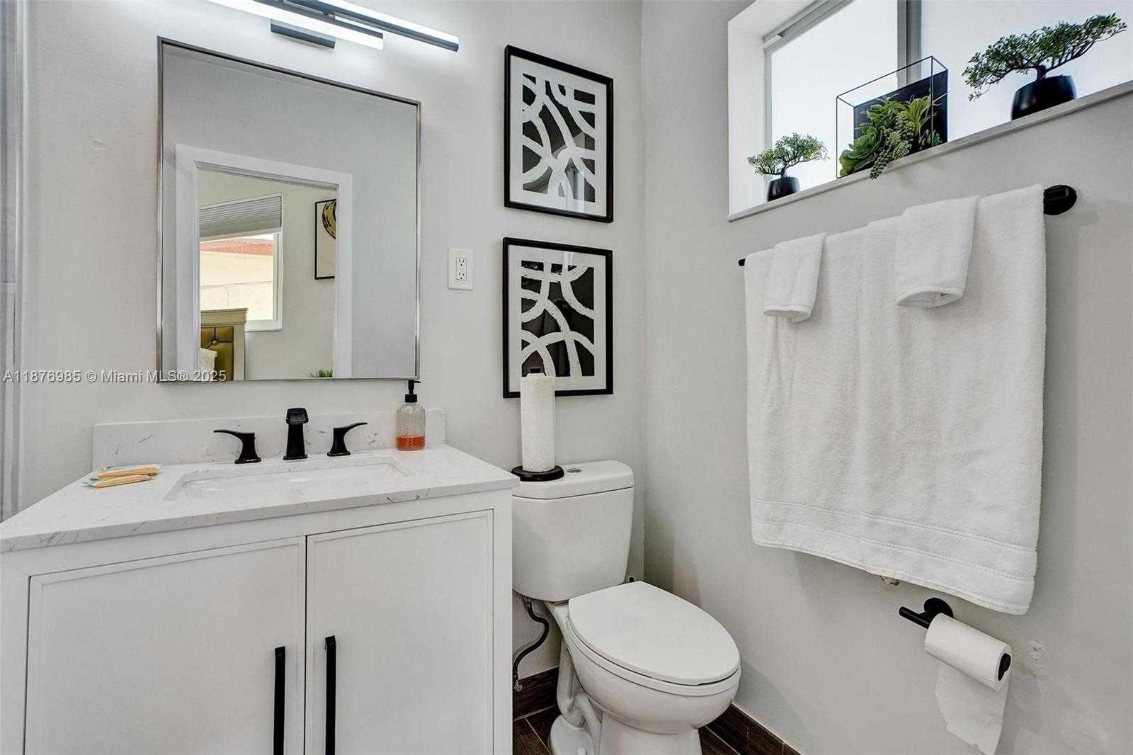 Small Image of 19625 NORTH WEST NW 6TH PL, Miami Gardens Number 27