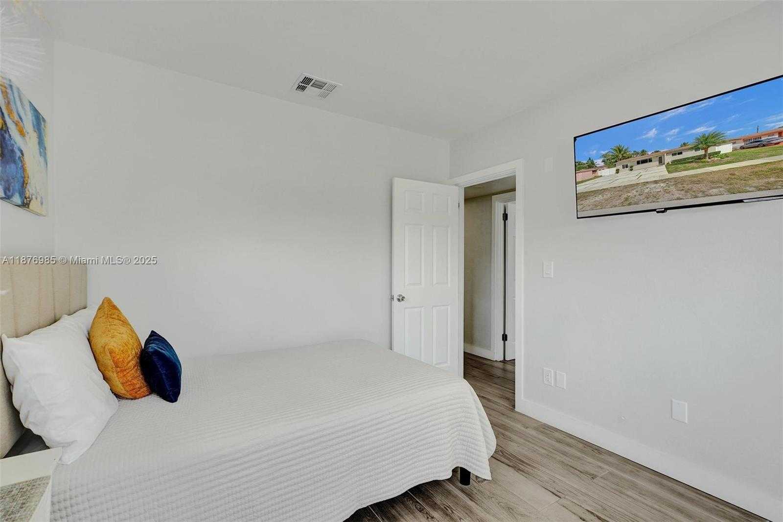 Small Image of 19625 NORTH WEST NW 6TH PL, Miami Gardens Number 29