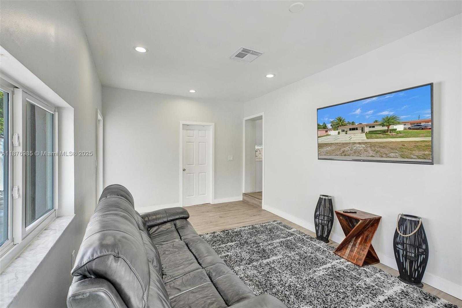 Small Image of 19625 NORTH WEST NW 6TH PL, Miami Gardens Number 33