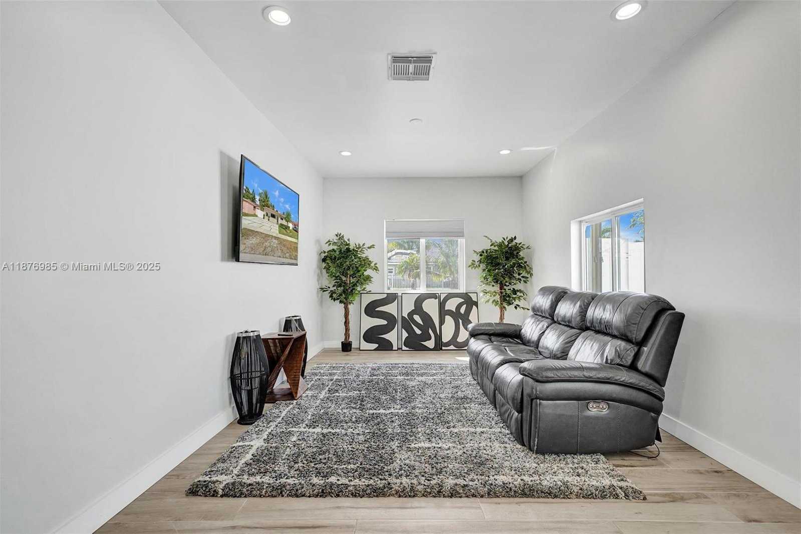Small Image of 19625 NORTH WEST NW 6TH PL, Miami Gardens Number 35