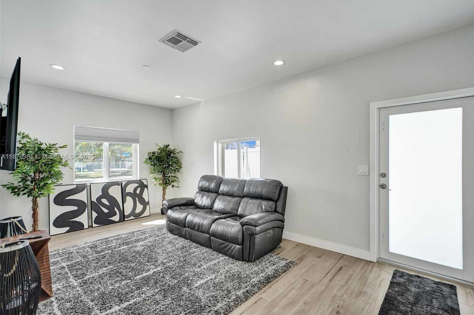 Small Image of 19625 NORTH WEST NW 6TH PL, Miami Gardens Number 36