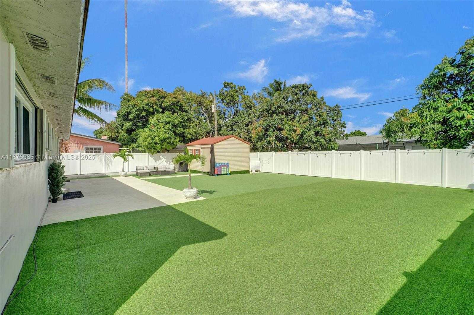 Small Image of 19625 NORTH WEST NW 6TH PL, Miami Gardens Number 41