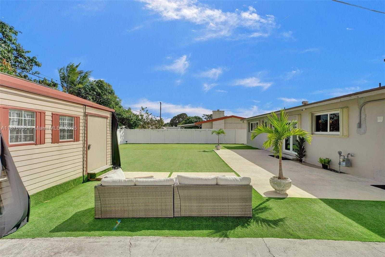 Small Image of 19625 NORTH WEST NW 6TH PL, Miami Gardens Number 46
