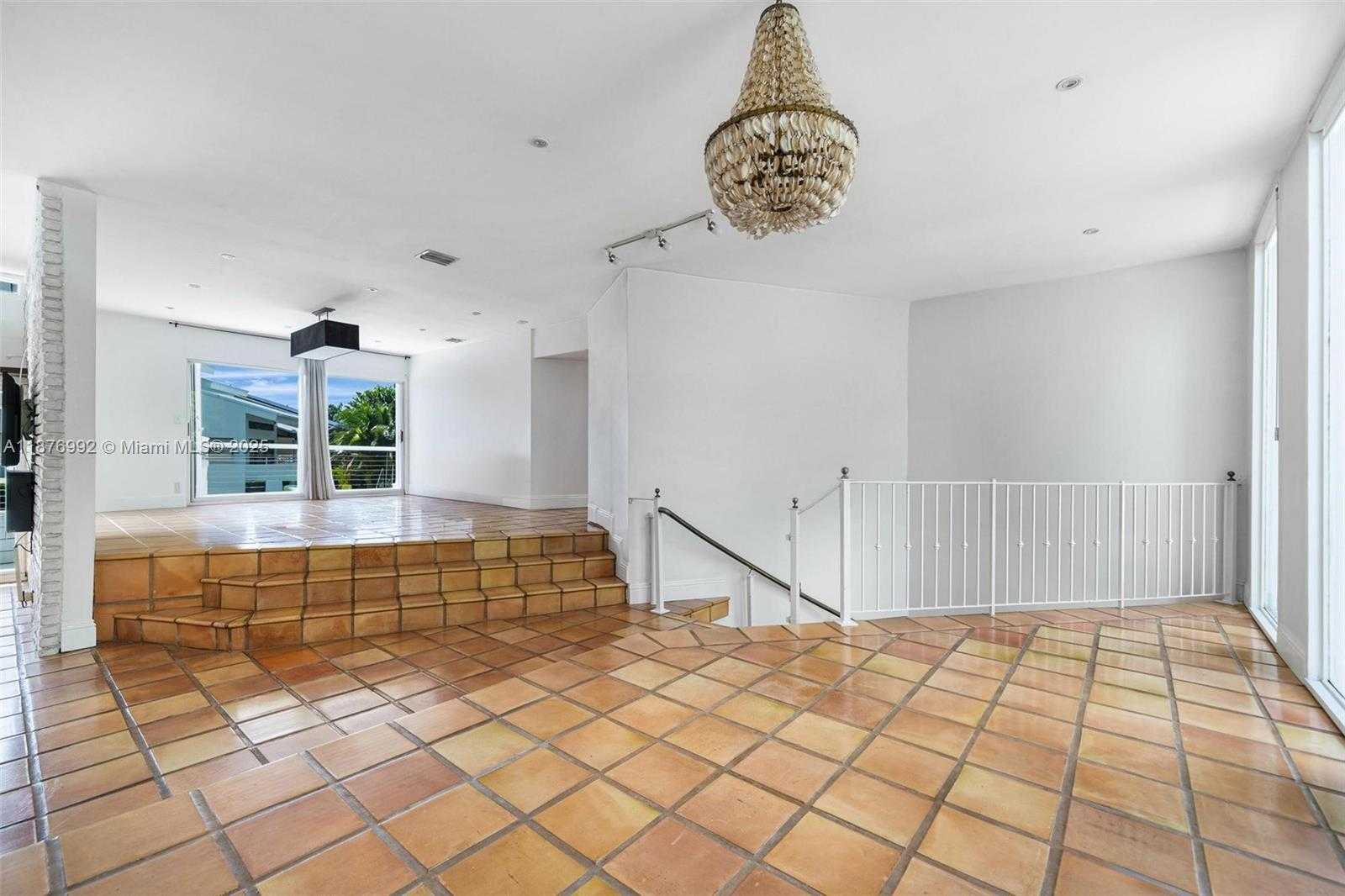 Small Image of 2120 SOUTH BAYSHORE DR, Miami Number 11